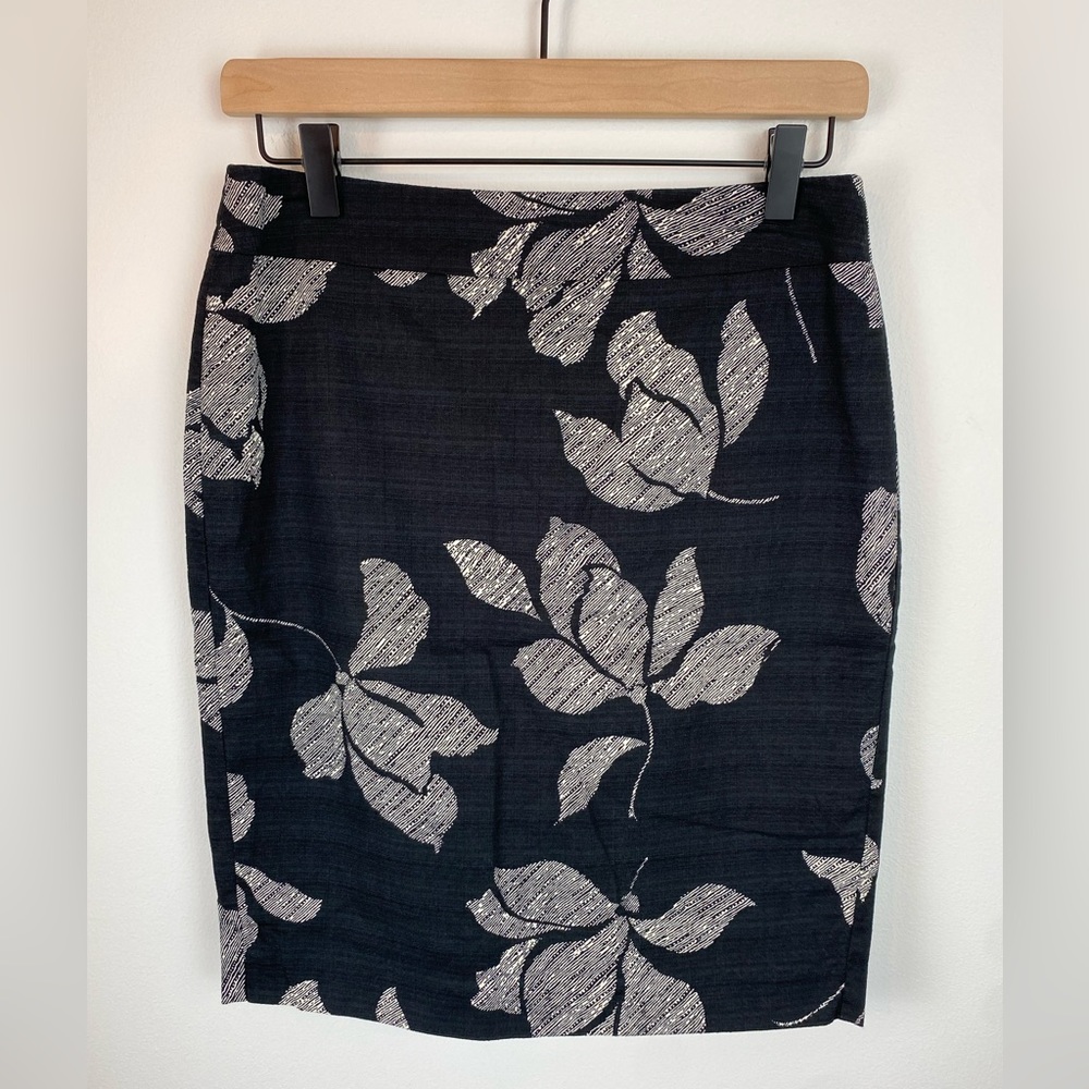 ANN TAYLOR Petite Black & White Floral Career Skirt | Size 4P